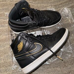 Men’s black Nike Jordan’s shoes sneakers US size 10 limited edition hightops